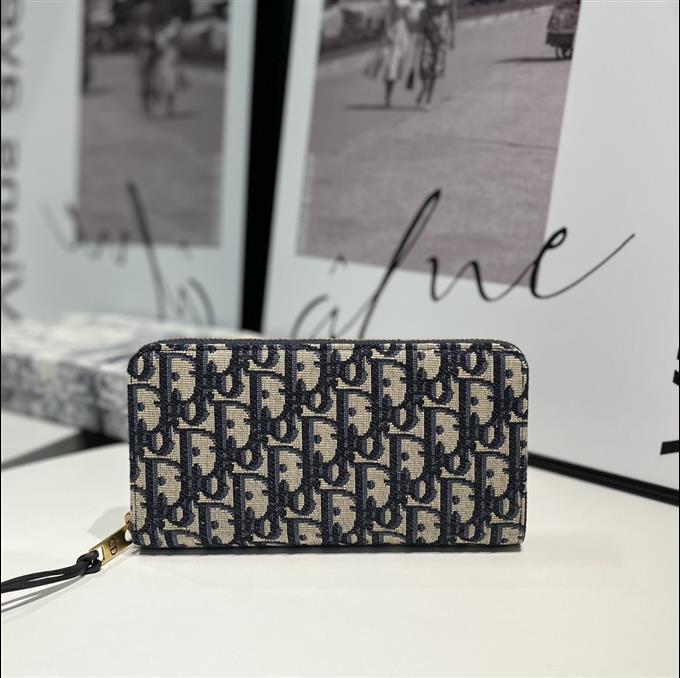 2025228Y 220P182143511